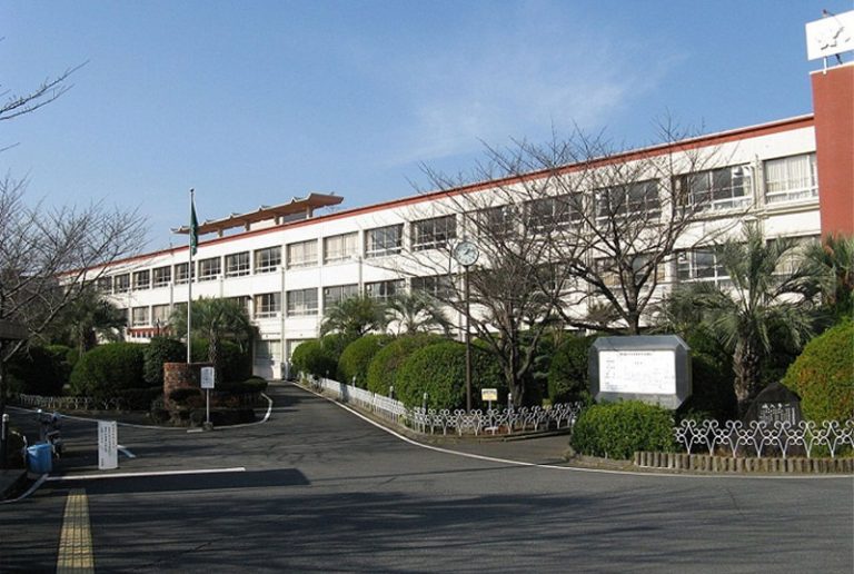 Trường nam sinh Kashiwara là trường THPT thứ 2 thuộc Murakami Gakuen