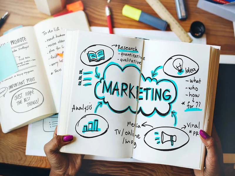 Sinh viên Marketing học xây dựng chiến lược, quảng bá và hiểu thị trường