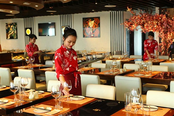 Nhân viên phục vụ nhà hàng